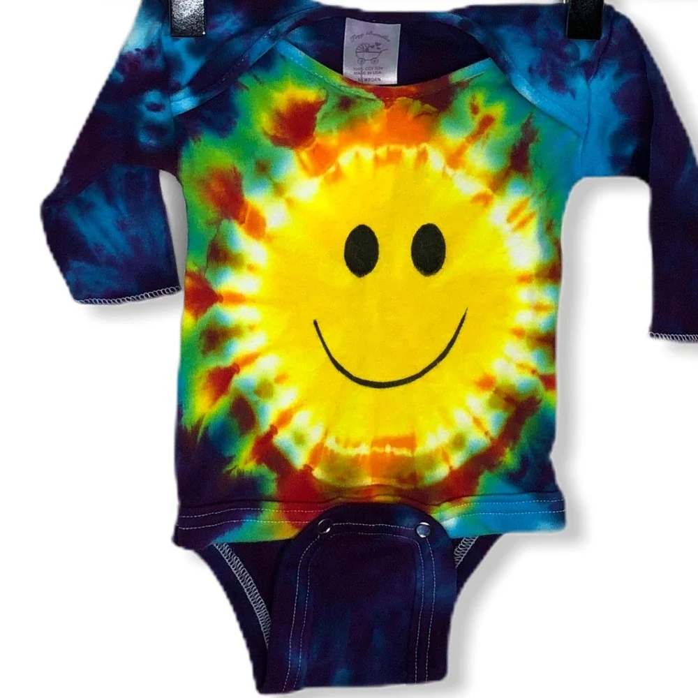 Tiny Bundles Baby Tie Dye Smiley Face Long Sleeve Bodysuit and Hat Set 15-18 lbs